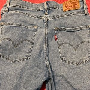 Levi’s distress jeans
